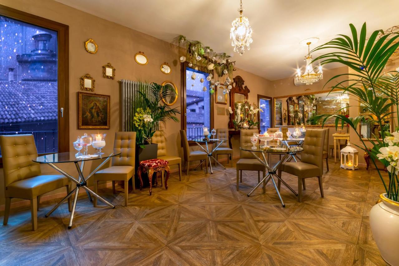 051 & Breakfast Bed and breakfast 5*