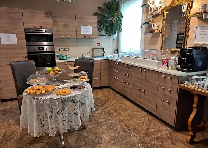 051 Room & Breakfast