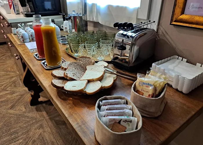 051 Room & Breakfast